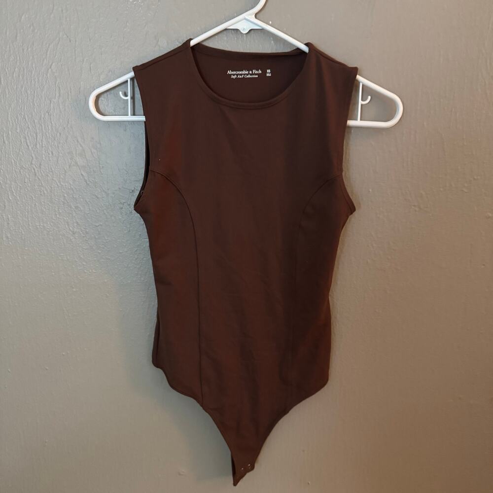 Abercrombie & Fitch Double-Layered Seamless Fabric Bodysuit in Brown Size XS